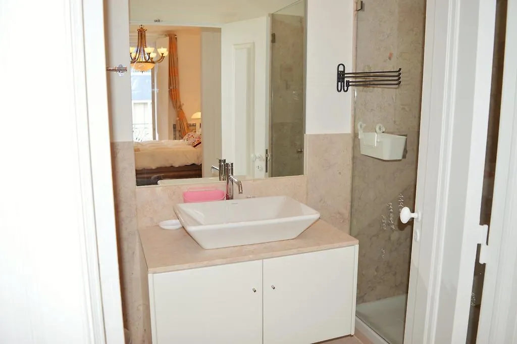 Chiado 3 Bedroom Luxury Apartment Lisbon 0*,